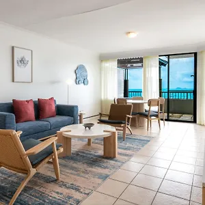 https://at-waters-edge-resort-airlie-beach.queenslandhotels.net