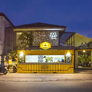 https://m-boutique-hostel.hotelsseminyak.net